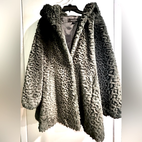 Jackets & Blazers - LIKE NEW Jones New York faux fur jacket with hoodie & pockets in dark blue/green